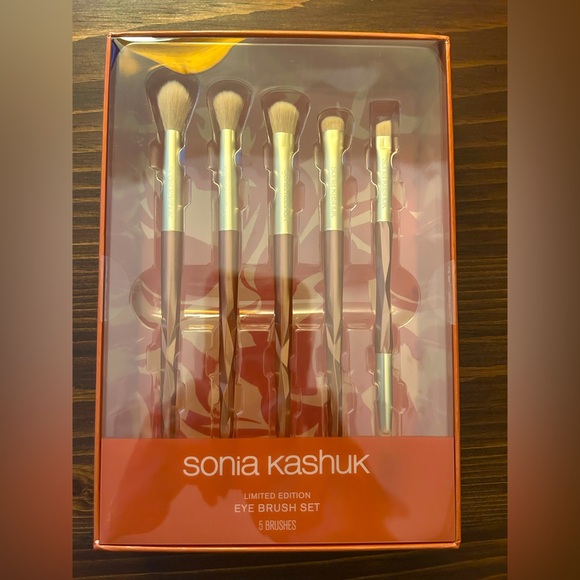 Sonia Kashuk Limited Edition Eye Brush Set
New in box. Cruelty Free, - Picture 1 of 4